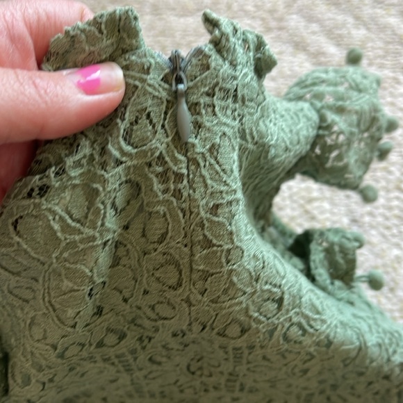 Girls lined dress with lacy overlay - good condition - size 4 - Picture 6 of 6